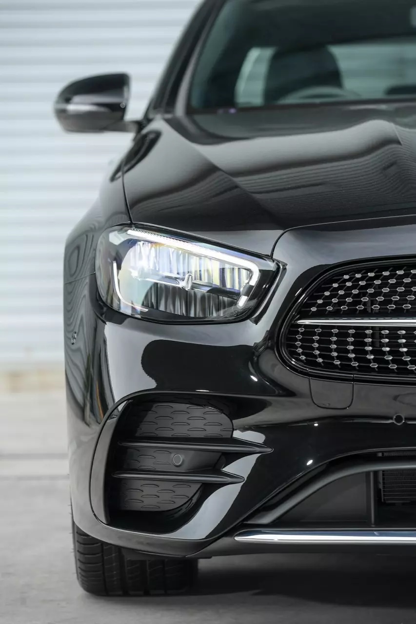 Merc-Benz-Exterior